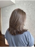 やわらかミディアムレイヤーカット×深めの大人ブラウン