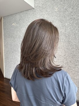 ザック ヴィ(ZACC  vie) やわらかミディアムレイヤーカット×深めの大人ブラウン