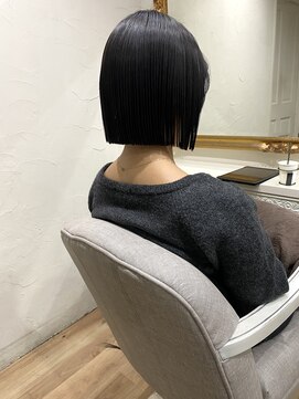 ゼン(ZEEN) 【大人っぽく、暗髪ぱつっとボブ】札幌駅/大通り/髪質改善