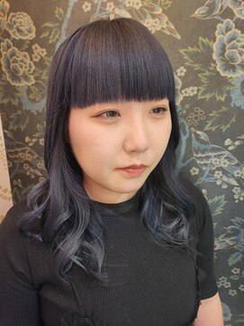 レヴェヘア rever hair ブリーチヘア×前髪パッツン