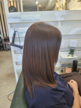 ウェルス(Wealth) 前髪ストレート×ふんわりミディ