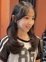 ティア 青山(Tia.) (ロングレイヤーカット/内巻きワンカール/シースルーバング)