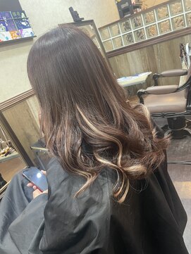 ディー エメ(D-aimer-) 春っぽいピンクブラウンに薄ピンクメッシュのエクステ