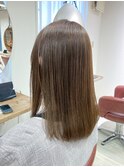 シンプルストレート×シアーベージュカラー