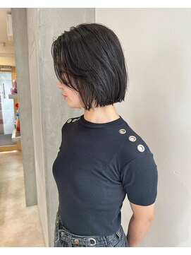 ヨーク(YOKE) YOKE 切りっぱなしボブ丸くないボブ顔周りアッシュブラック