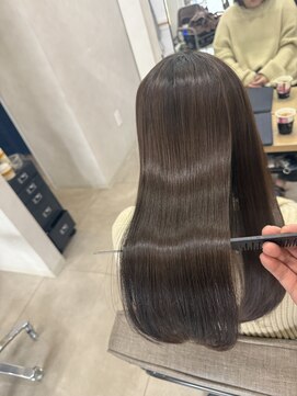 エモ(emo) 艶髪プラチナ縮毛矯正