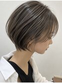 透け感グレージュの丸みショートボブ