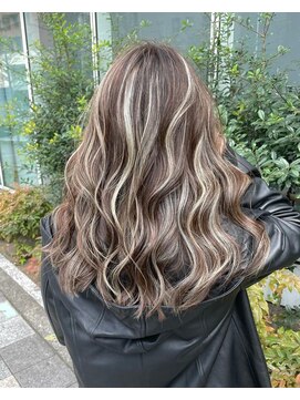 ユニー 新宿(uniii) ハイライトカラー白髪ぼかしレイヤーカット