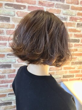 チル ホリデー(Chill holiday) 外はねカールBOB