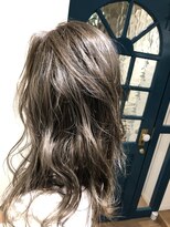 リアン(Lian) アッシュグレージュの透明感あるロング