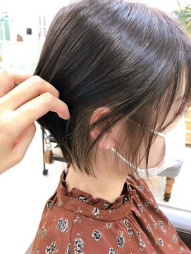 ヘアアンドネイル シーソー(Hair&Nail Seesaw) ブルージュ×ベージュ系イヤリングカラー