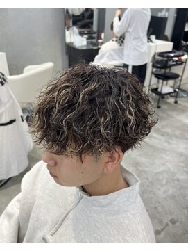 アレス バイ シカ 神戸三宮元町店(ALLES by Cica) 神戸/三ノ宮/元町メンズサロン波巻きスパイラル×ハイライト