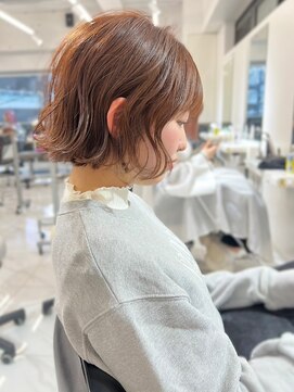 ランテルディ 渋谷(LANTERDIT) ナチュラルベージュ　ミニボブ　外ハネボブ　20代30代　艶感