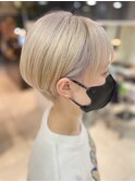 ショートブロンド