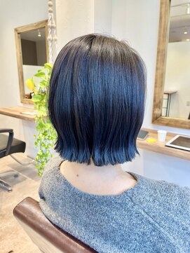 ギフト(Gift. hair&spa) 【Gift.hair&spa 】パツっとボブ×ネイビーカラー