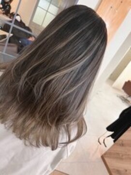 ブルーアンドカンパニー(BLUE&Co.) グレージュ