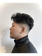 ヘアークリエイ トポライトウィロー 烏丸(Hair Create Polite willow)&nbsp;スキンフェード×パーマ　ラフなオールバックスタイル