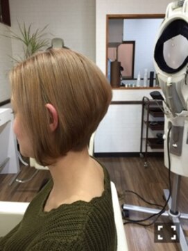 ヘアーデザイン テュセ(Hair Design Tu sais) 前下がりボブ