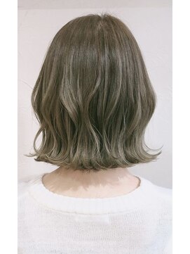 モーイ(mooi) オリーブグレージュ