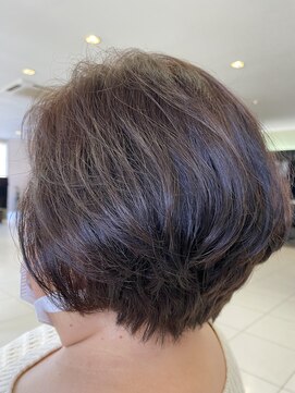 ベランダ ヘア 大人ショートボブ