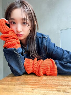 エイミー(Aimee) Aimee町田 アッシュグレージュ×もたれかかるラフな外ハネ