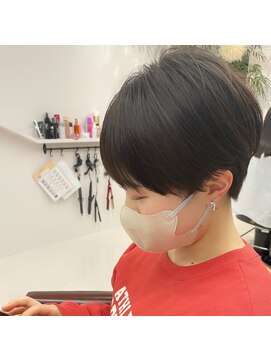 アトリエ イズム(ATELIe'R Isms...) 大人可愛い 20代30代40代 ピアスが映えるショート