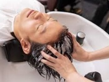 ルーメン(ROOO MEN)の写真/【メンズ専門店】最終受付21時まで！男性の頭皮のお悩み改善と癒しの時間をお届けします。