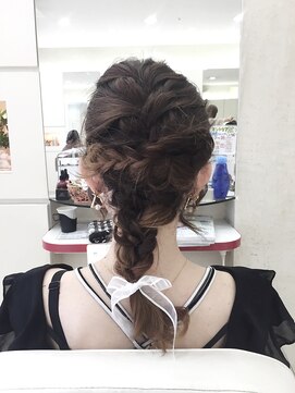 チャンネル 桶川西口(channel) 編み込みで作るアレンジ