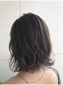 カーキベージュ