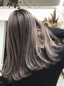 エスアイ(S.i) グレーベージュ［五条駅/京都駅/七条駅/四条駅/烏丸駅］