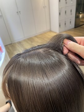 エヌプラス(N+) 黒髪グラデヘアーオリーブグレー小顔に見せるヘアココアベージュ
