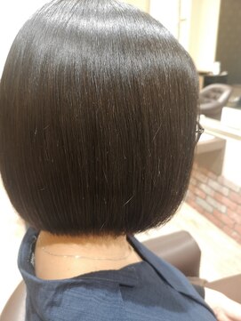 ルシードスタイル クリザンテーム ツヤツヤワンレンボブ