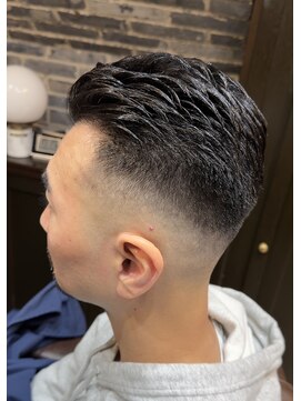 ミリオンバックス 御徒町店(Million Backs) スキンフェード/オールバック/刈り上げ<理容室>[メンズ/眉毛]