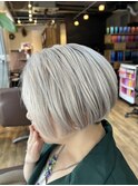 ショートボブ×ホワイトベージュ【LODAT横浜】