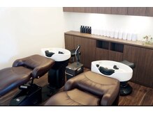 フルフラットなシャンプー台でリラックス【髪質改善／三条】