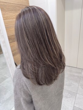 ジゼル(gisele) 白髪ぼかしハイライト