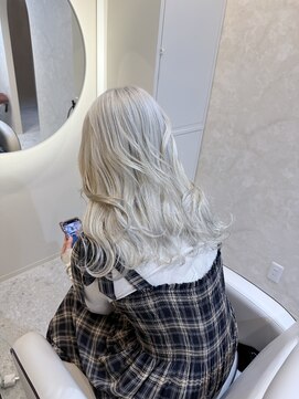 ノエ 心斎橋(Noe) ホワイトシルバー/ブリーチ/心斎橋/大阪/髪質改善