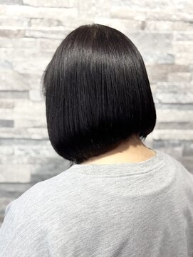 髪質改善×前下がり大人ショートボブ