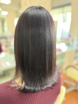 アークスヘアー 大人可愛いストレートくびれボブインナーカラー肩ライン外ハネ