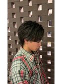 王道センターパートと質感に味つけるメンズパーマ