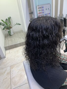 ケンジ 平塚 アネッタ(KENJE annetta) スパイラルパーマ