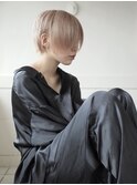 耳かけ前下がりショートボブにホワイトカラー☆