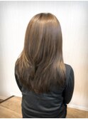 思わず触りたくなるようなサラサラロング