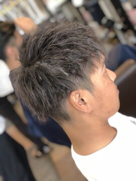 トゥエンティーフォー(24) ツイストパーマ×ツーブロック