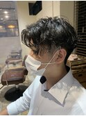 センターパートツイストスパイラル前下がりマッシュ
