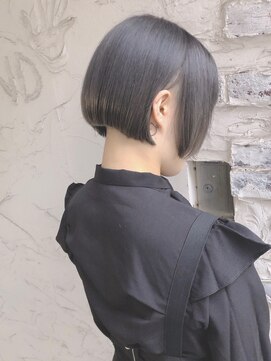 ナナカバイミーツハンド(nana.ca by meetsHAND) グレイアッシュ × 刈り上げボブ ミニボブ