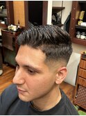 MEN'Sアッシュブラックミドルスキンフェード×サイドパート