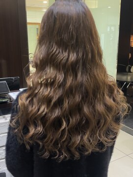 アメリ バイ アピッシュ(Amelie by apish) コテ巻き風パーマ上からしっかり目　30代　新デジタルパーマ