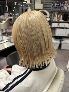 シロ(SiLO) 外はねボブ×ハイトーンカラー◇