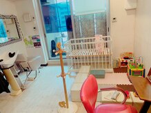 カミショクニン(Kamishokunin)の雰囲気（ベビーカット、赤ちゃんカット、キッズルームはご予約不用◎）